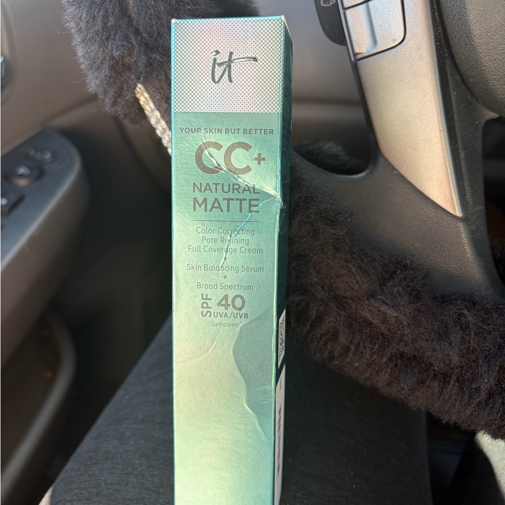 It Cosmetics CC+ Natural matte foundation Shade Tan